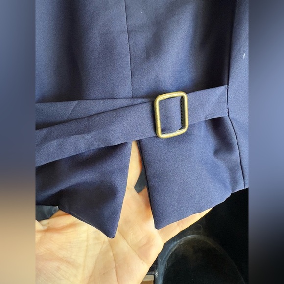 Unbranded women’s floral tailored vintage tapestry with ornate brass buttons - Picture 6 of 8